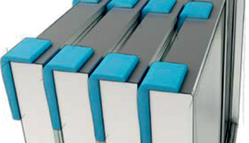 Einfache Anbringung der selbstklebenden Schaumecken