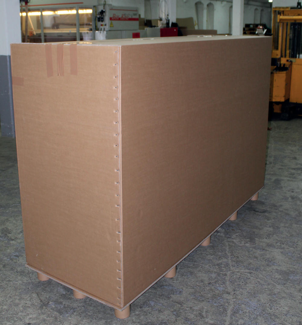 Großer Karton mit 3200 x 800 x 1900 mm Innenmaß